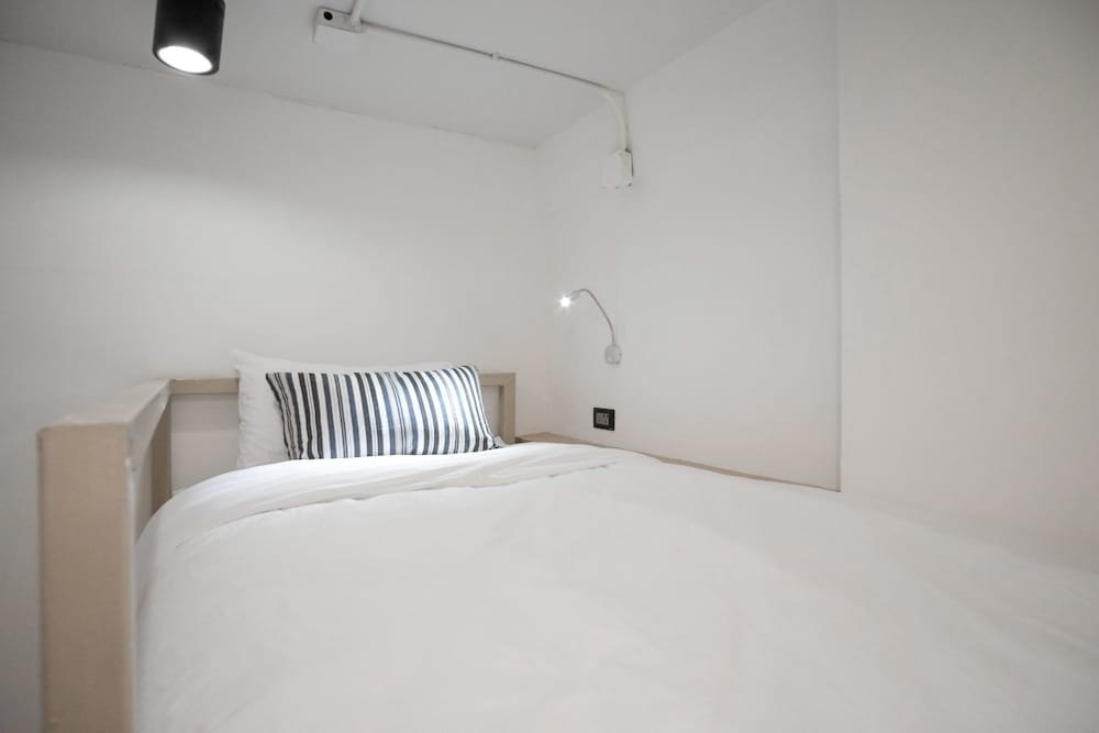 Vive Silom Hotel Bangkok - Tap to explore photos