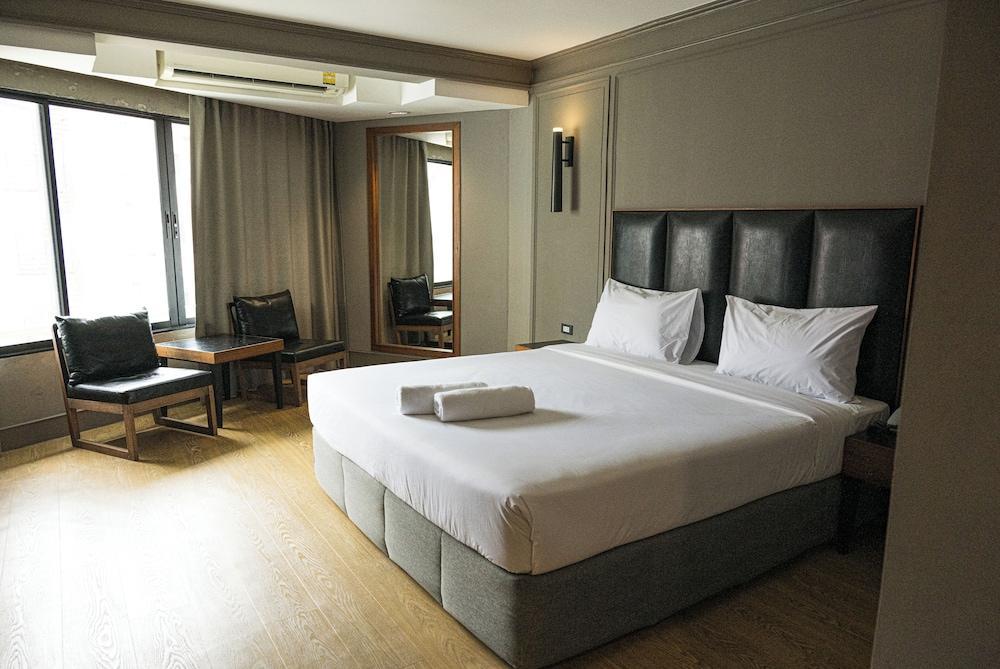 Marine Plaza Hotel Pattaya Room Type - Deluxe Double Bed