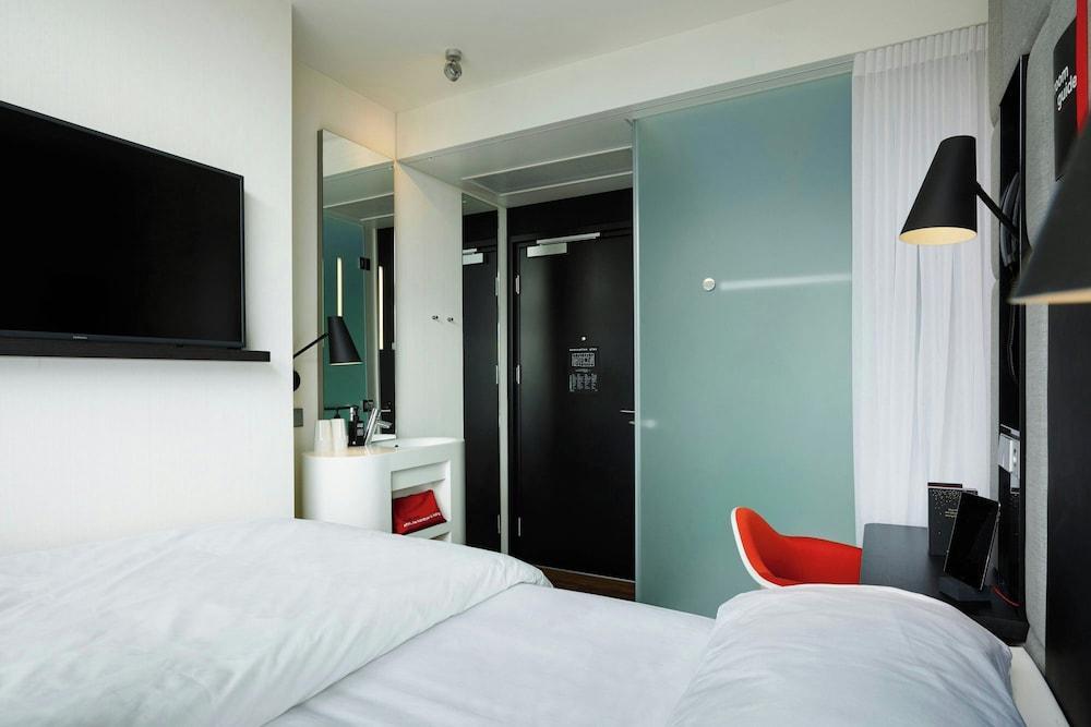 citizenM Amstel Amsterdam - Tap to explore photos