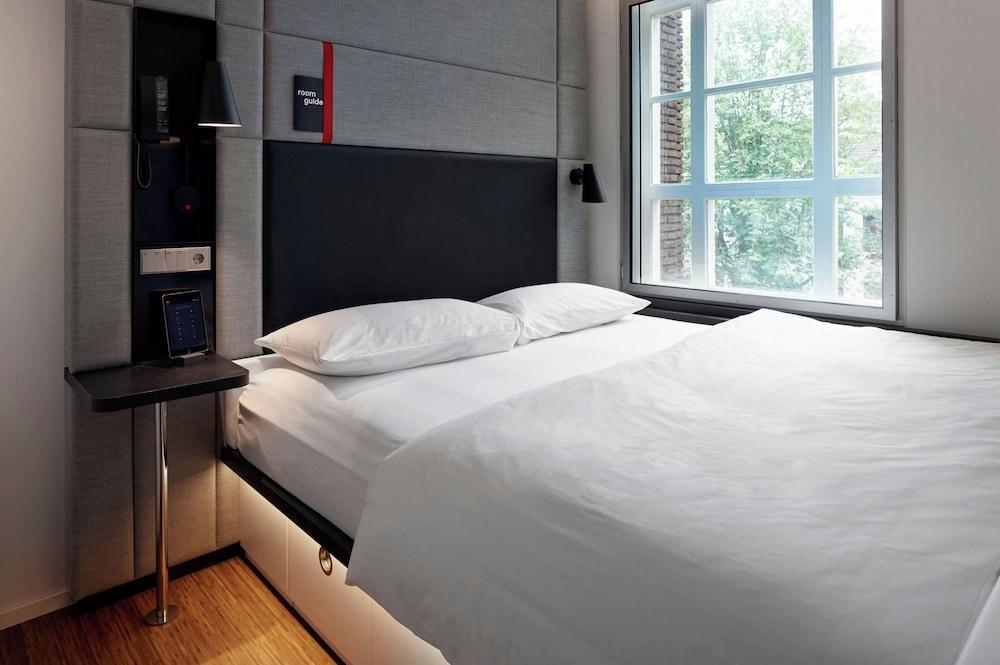 citizenM Amstel Amsterdam Room Type - Room, 1 King Bed (Mobility Accessible, Roll-In Shower) citizenM Amstel Amsterdam Room Type - Room, 1 King Bed (Mobility Accessible, Roll-In Shower)