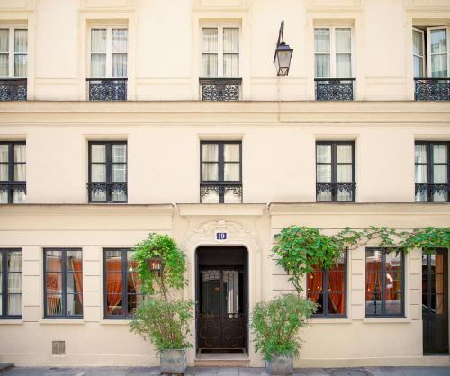Hôtel Bourg Tibourg - Paris Marais - Tap to explore photos