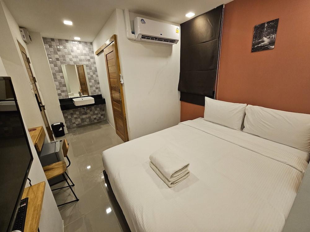 Sleepstation at Pratunam Hotel Room Type - Superior Queen Room - Building 2 Sleepstation at Pratunam Hotel Room Type - Superior Queen Room - Building 2