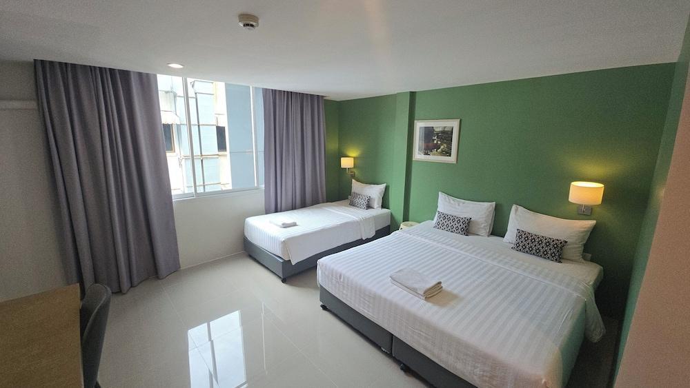Sleepstation at Pratunam Hotel Room Type - Deluxe Triple Room - Building 1 Sleepstation at Pratunam Hotel Room Type - Deluxe Triple Room - Building 1