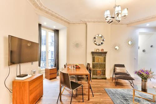 57-LUXURY PARISIEN HOME SEBASTOPOL 1 (2G) - Tap to explore photos