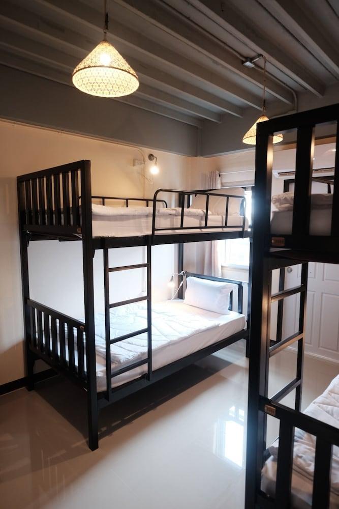 Khaosan Station Hostel Room Type - Quadruple Room with Shared Bathroom Khaosan Station Hostel Room Type - Quadruple Room with Shared Bathroom