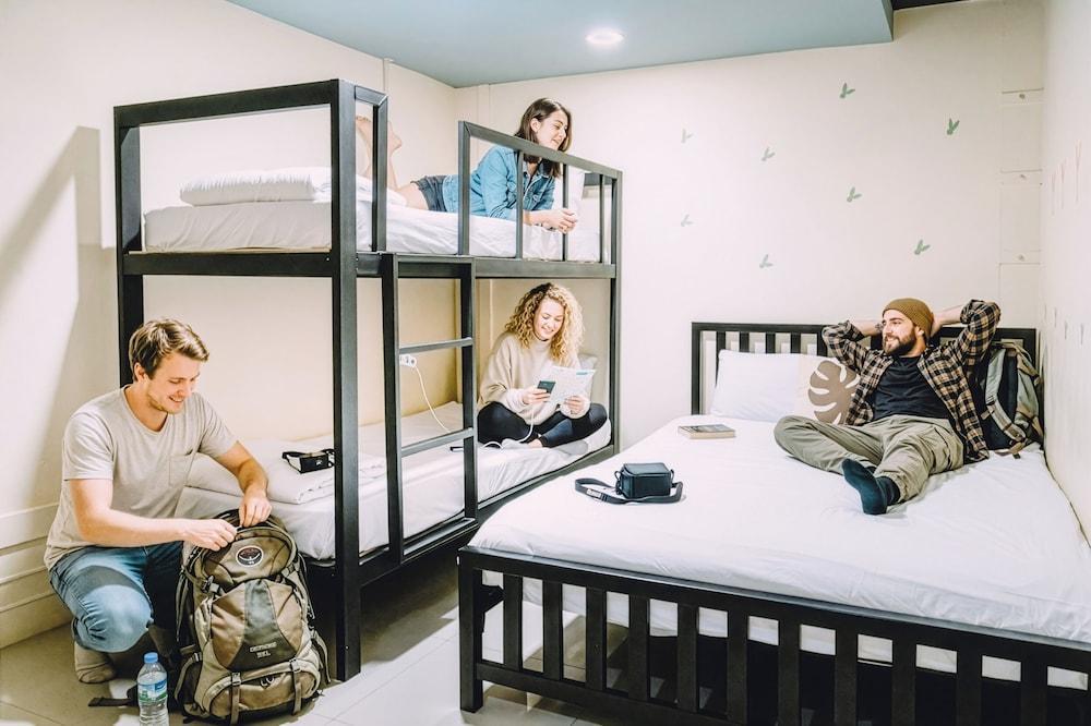 Khaosan Station Hostel Room Type - Family Room with Private Bathroom (No Window)