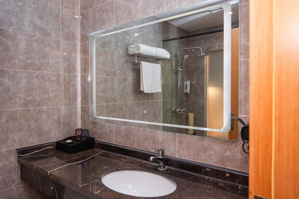 Shanghai Future Shangju Hotel Room Type - Luxury Twin Room