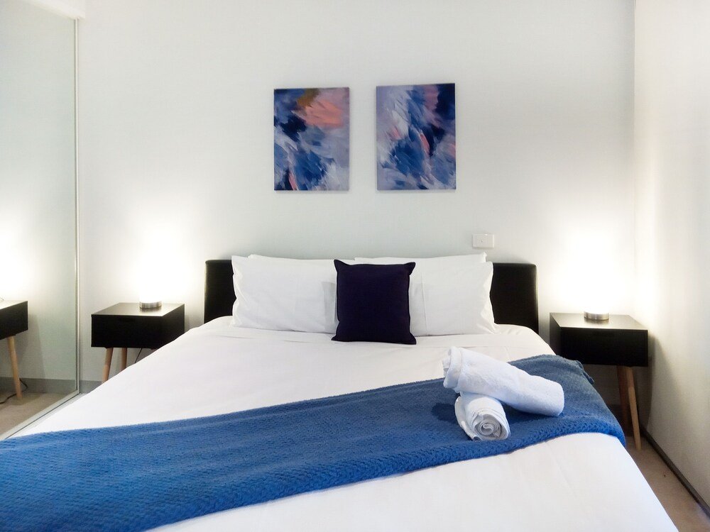 Short Stay Apartment at Flinders - Tap to explore photos