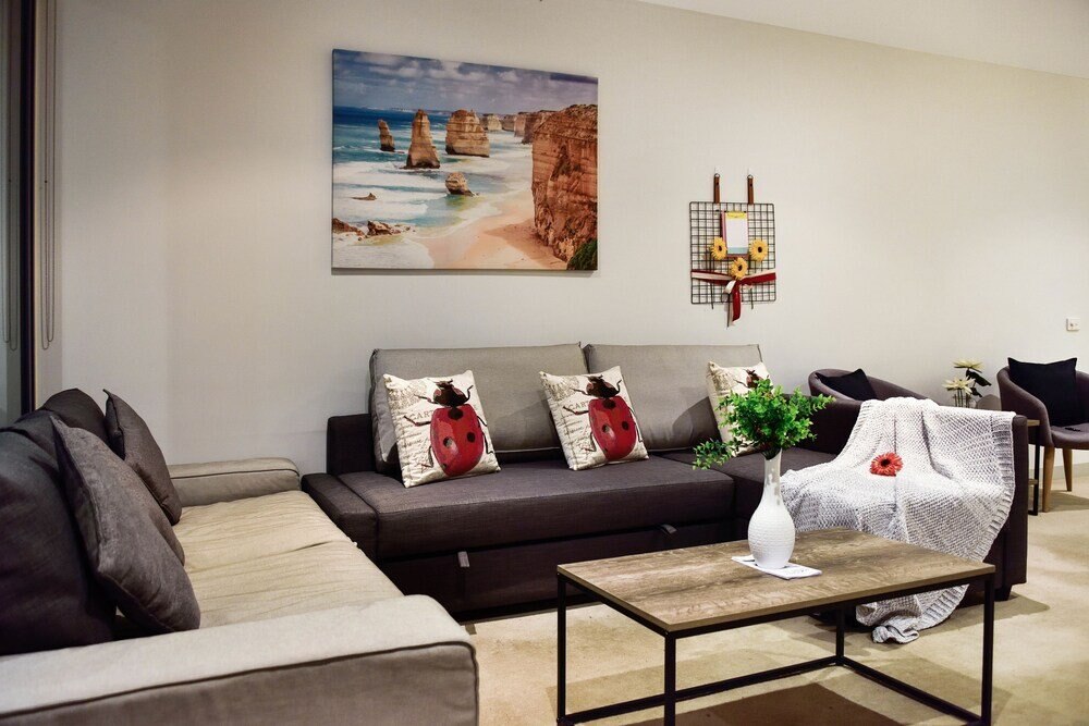 Short Stay Apartment at Flinders - Tap to explore photos