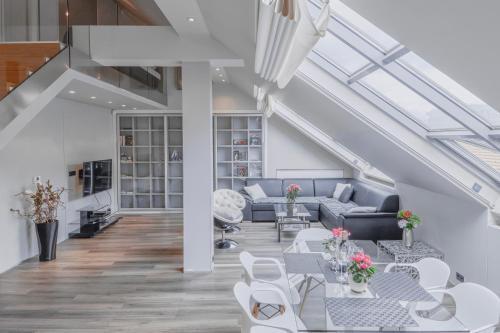 Luxury Apartment in Centre - Tap to explore photos