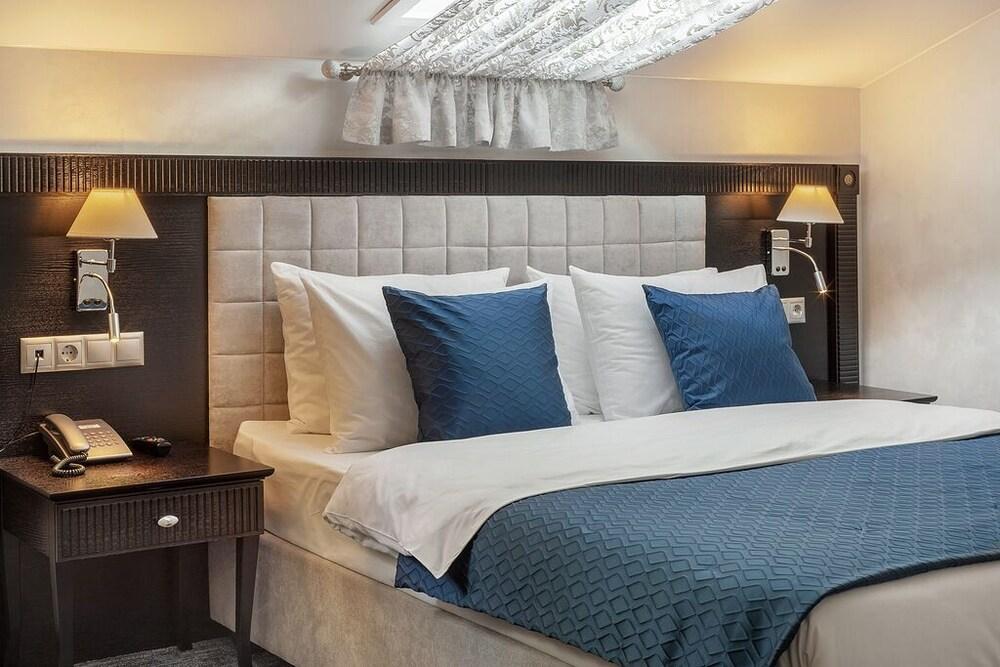 Seasons Boutique Hotel - Tap to explore photos