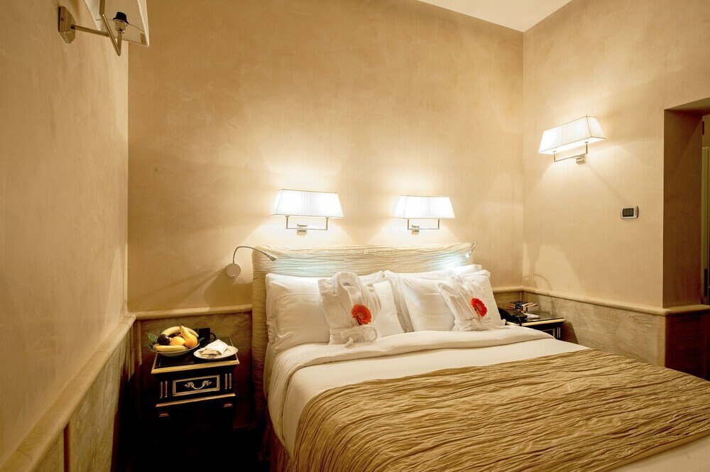Barocco Guest House - Tap to explore photos
