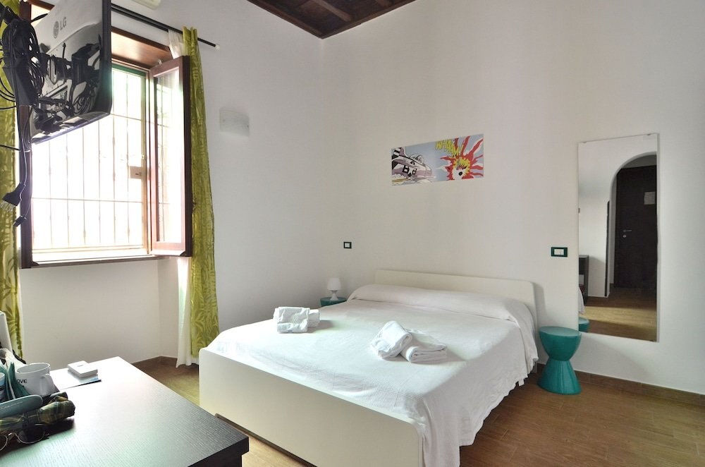 POP Art B&B Room Type - Double Room, 1 Queen Bed