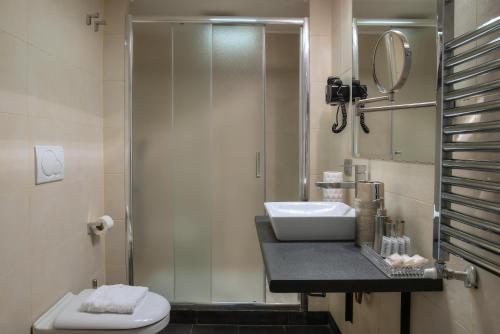 Black And White Suite Room Type - Double Room