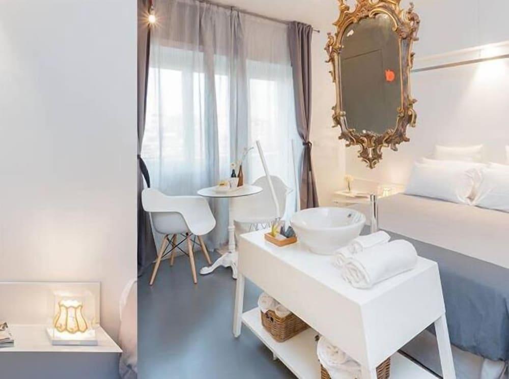 Boutique Rooms - Trastevere - Tap to explore photos