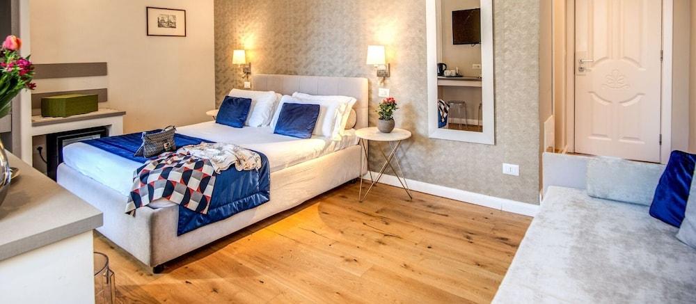 Hotel 55 Fifty five Room Type - Junior Room, Multiple Beds, Annex Building (Via del Corso 112)
