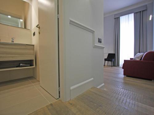 Gemini Suites Navona - Tap to explore photos