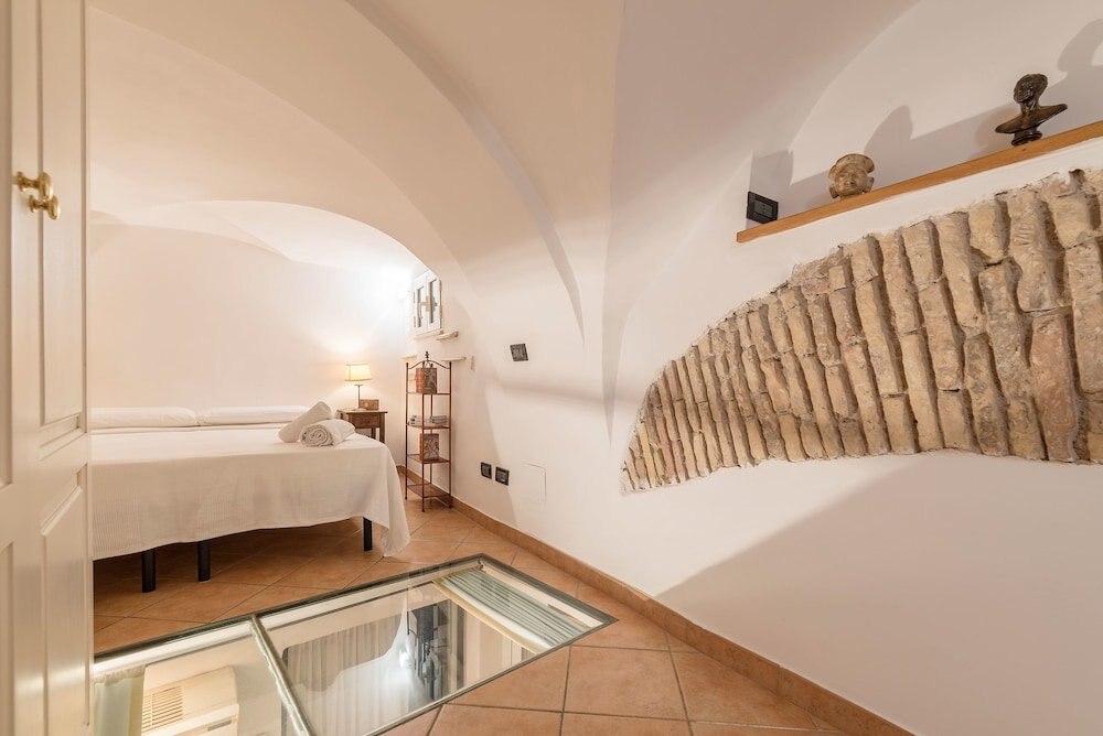 Sweet Suite near Pantheon - Tap to explore photos