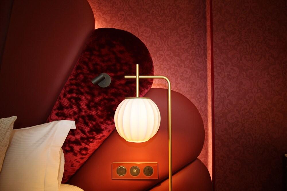 Paris j'Adore Hotel & Spa - Tap to explore photos