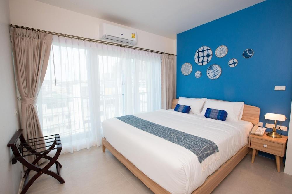 DeeProm Pattaya Hotel - Tap to explore photos