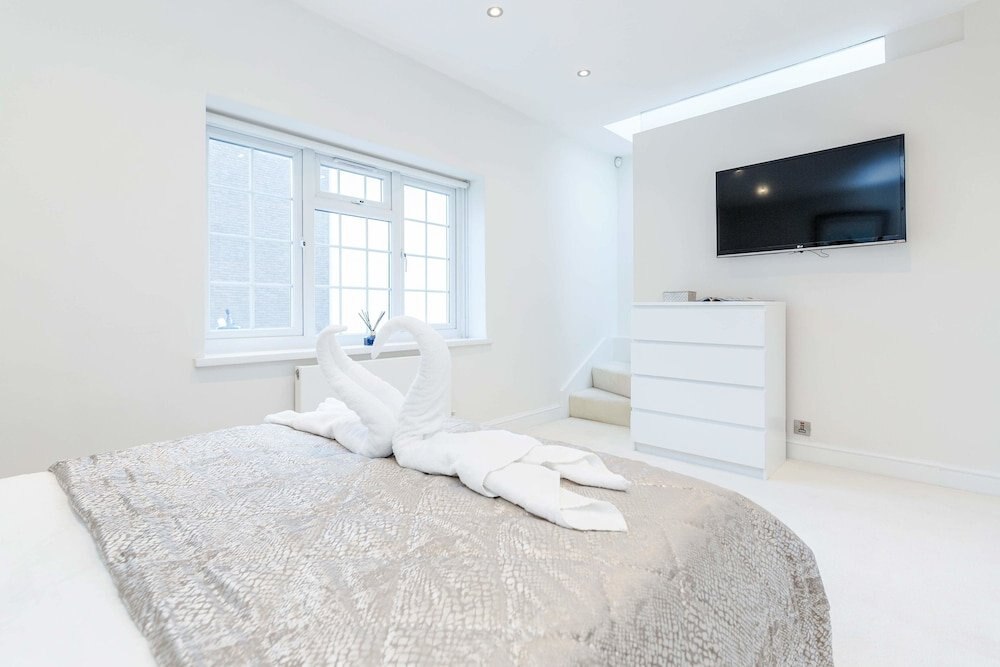 Beautiful House in Heart of Mayfair - Tap to explore photos
