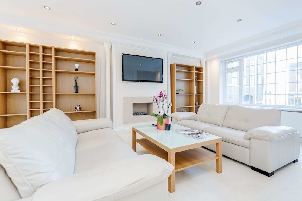 Beautiful House in Heart of Mayfair - Tap to explore photos