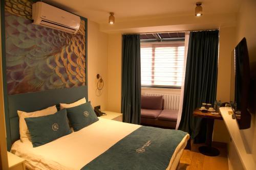Royal Galata Hotel Room Type - Deluxe King Room Royal Galata Hotel Room Type - Deluxe King Room