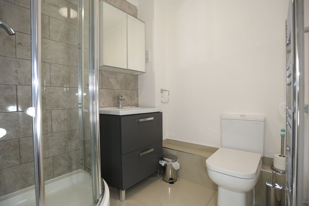 Lovely Studio Apartments - Thamesmead - Tap to explore photos