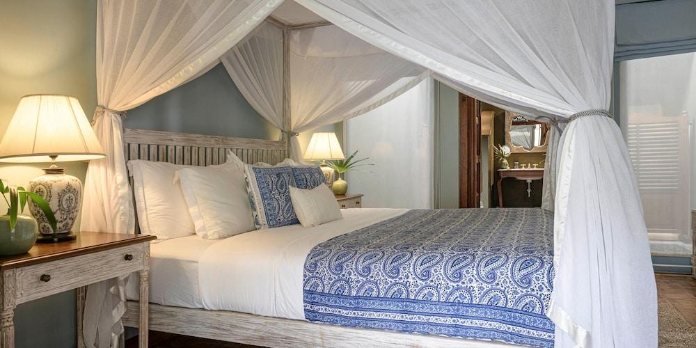 Maniumpathy Room Type - Deluxe Room 2 ( Poornam )
