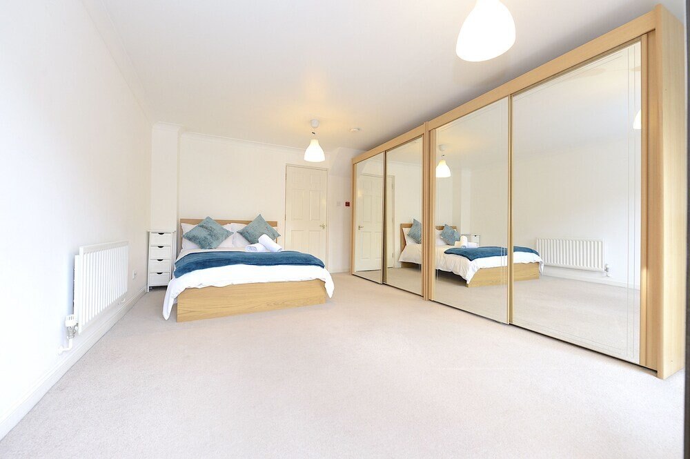 Excel Townhouse - Tap to explore photos