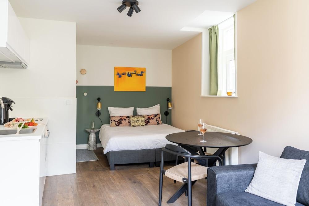Amsterdam Dockside Flats Room Type - Medium Studio with Kitchen