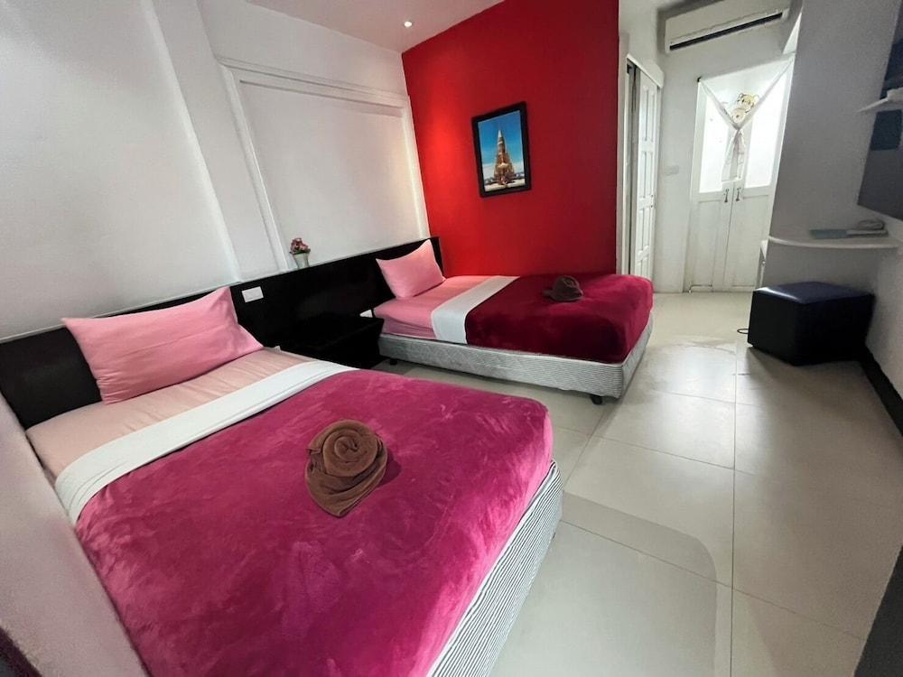 Colorize Boutique Hotel Room Type - Standard Double Room