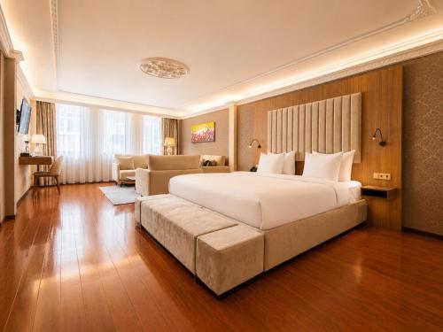 Chasse Boutique Hotel - Tap to explore photos