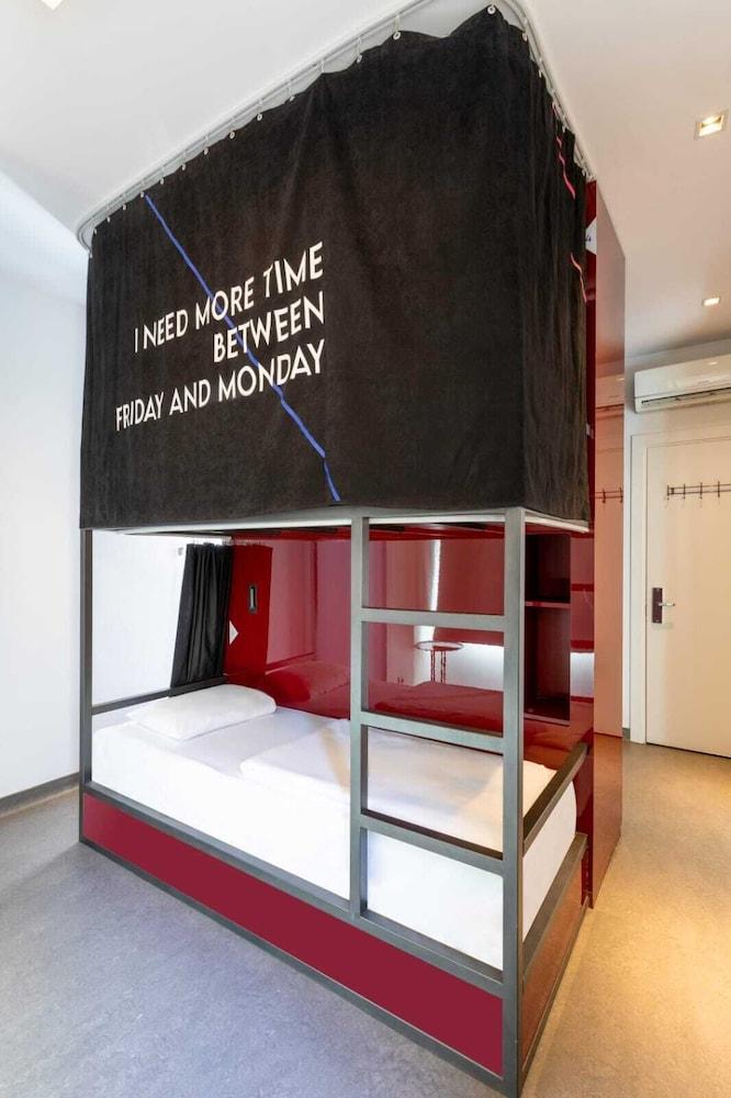 The Central House Istanbul Taksim Room Type - Basic 6-Bed Mix Dormitory Room with Shared Bathroom The Central House Istanbul Taksim Room Type - Basic 6-Bed Mix Dormitory Room with Shared Bathroom