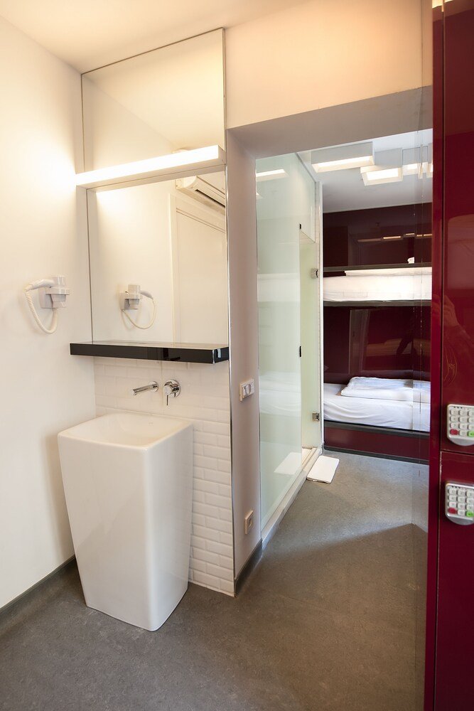 The Central House Istanbul Taksim Room Type - Bed in 4-Bed Standard Dormitory Room with Private Bathroom and Shared WC
