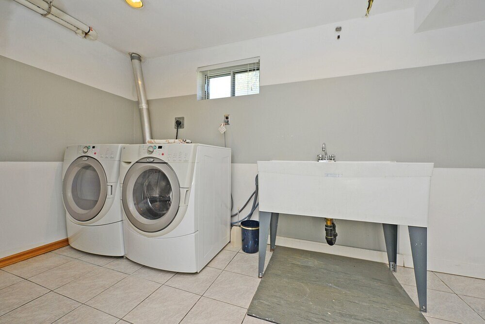 Richview Gardens Apartment - Tap to explore photos