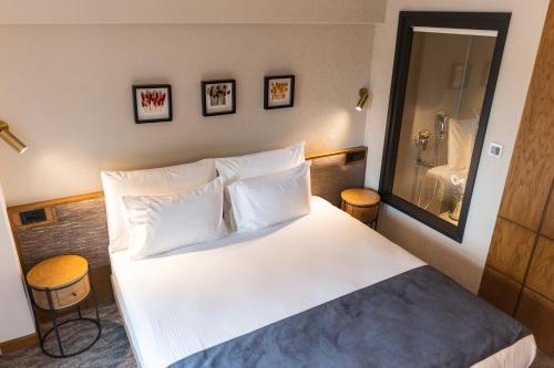 Meg Hotel Room Type - Double or Twin Room with Partial Sea View Meg Hotel Room Type - Double or Twin Room with Partial Sea View