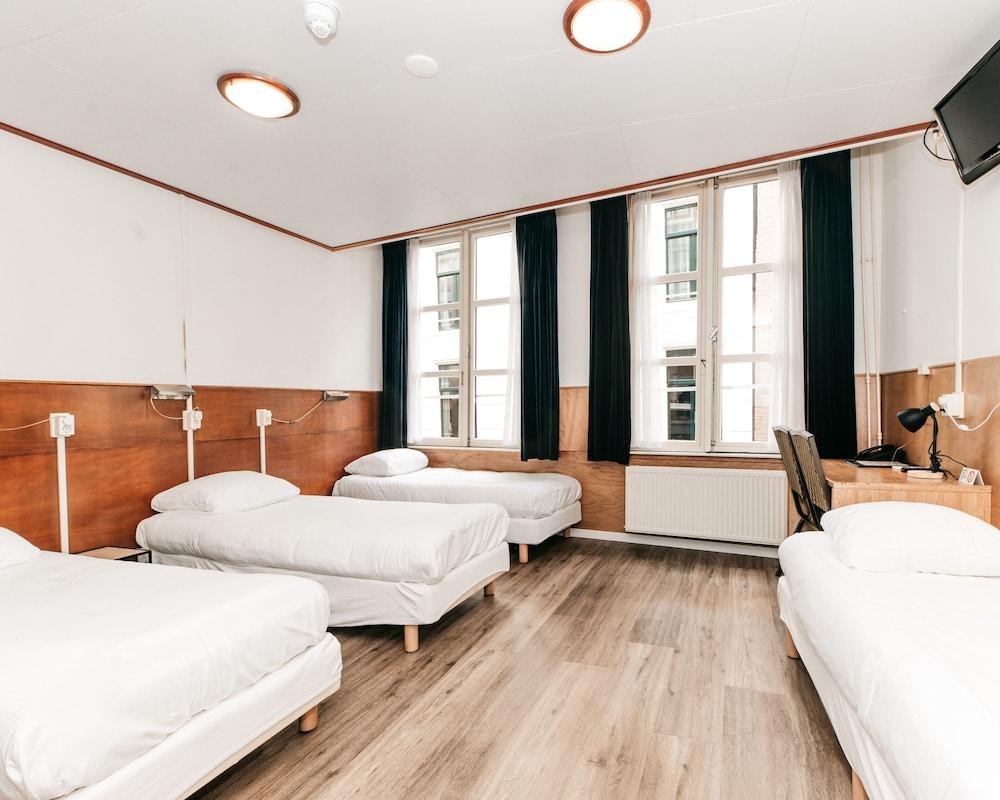Hotel van Gelder Room Type - Standard Quadruple Room, Non Smoking