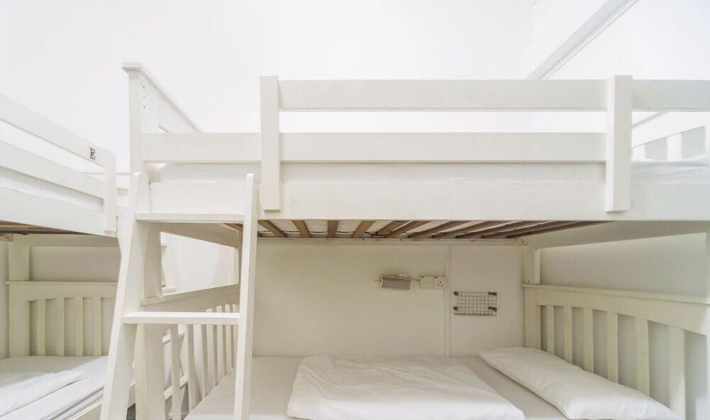 BEAT. Arts Hostel Chinatown Room Type - 1 Bed in 6-bed Female Room
