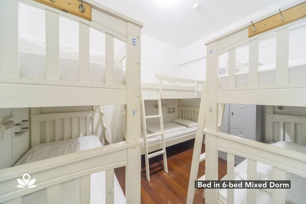 BEAT. Arts Hostel Chinatown Room Type - 1 Bed in 12-Bed Mixed Dormitory Room