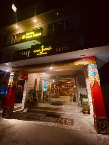 Three Jewels Boutique Hotel - Tap to explore photos