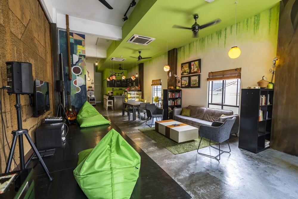 PODs The Backpackers Home & Cafe - Tap to explore photos