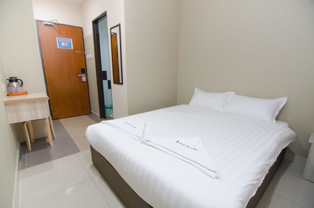Hotel Raja Bot Room Type - Standard Double Room