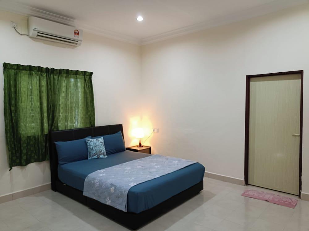 Motel Aurora Damai - Tap to explore photos