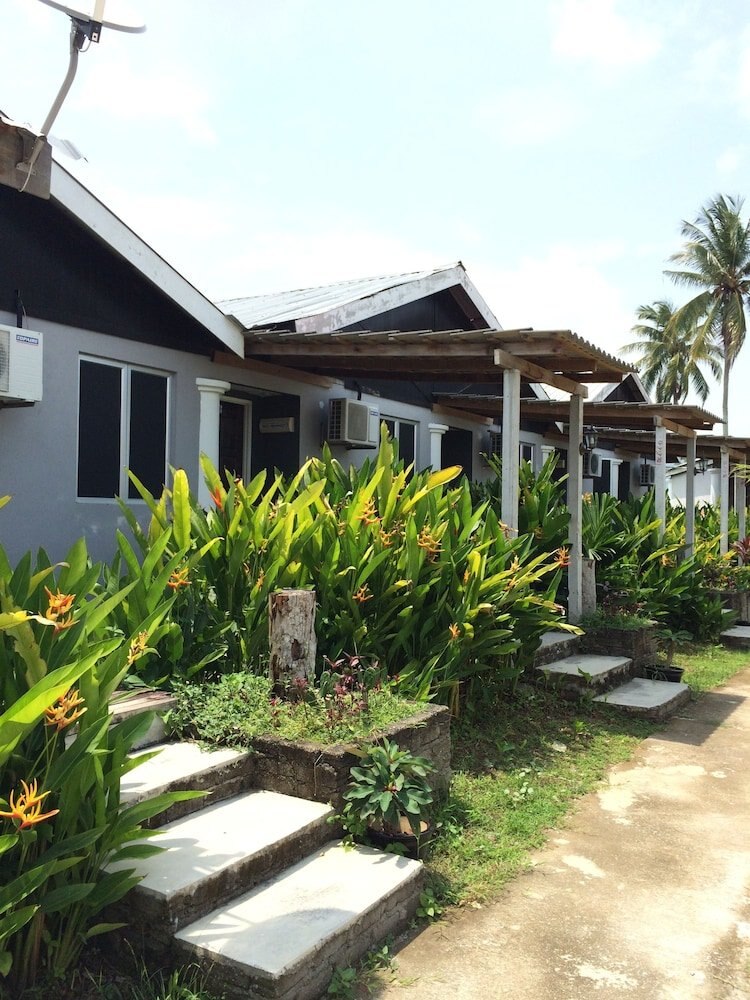 Pondok Muara Chalet - Tap to explore photos