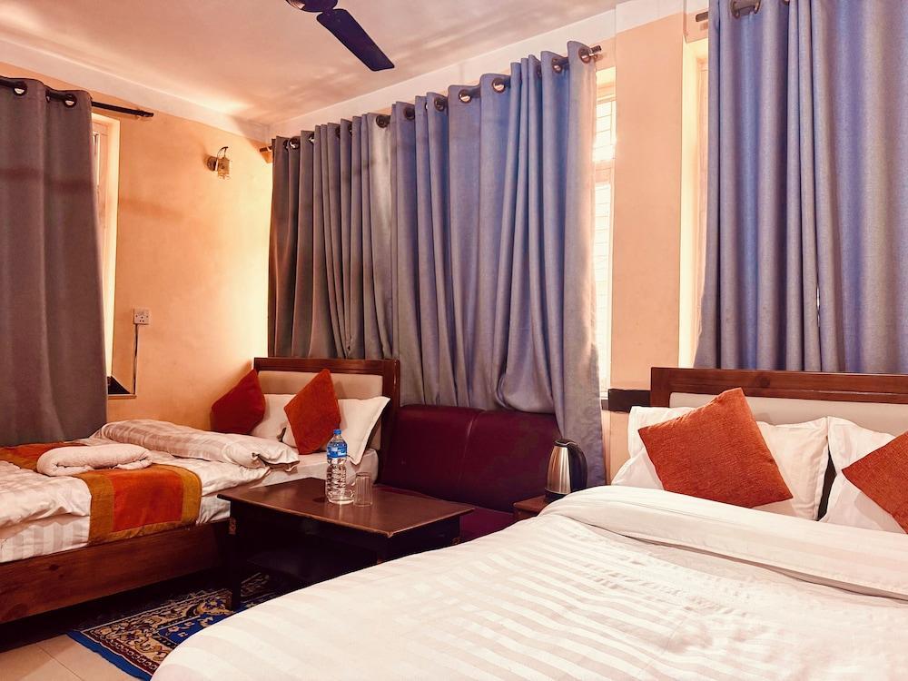 Om Mandakini Hotel Room Type - Family Double Room, Multiple Beds, Private Bathroom