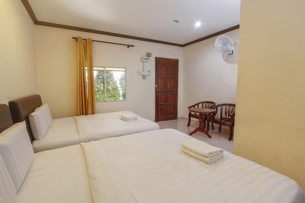 Tanjung Puteri Motel Room Type - Family Room