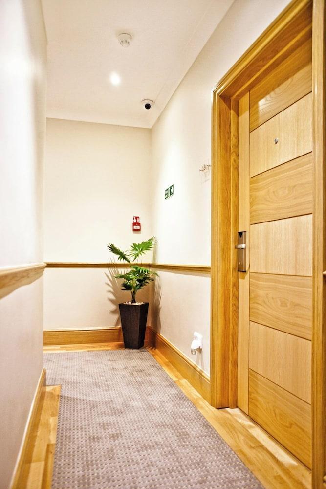 Cleveland Residences Russell Square - Tap to explore photos