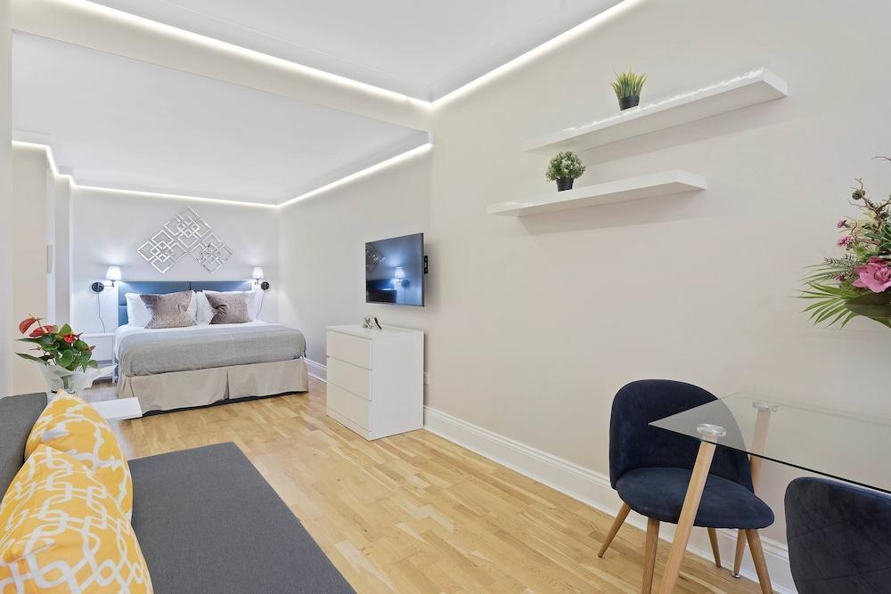 Cleveland Residences Russell Square Room Type - Family Studio with Kids Sofa Bed Lower Ground