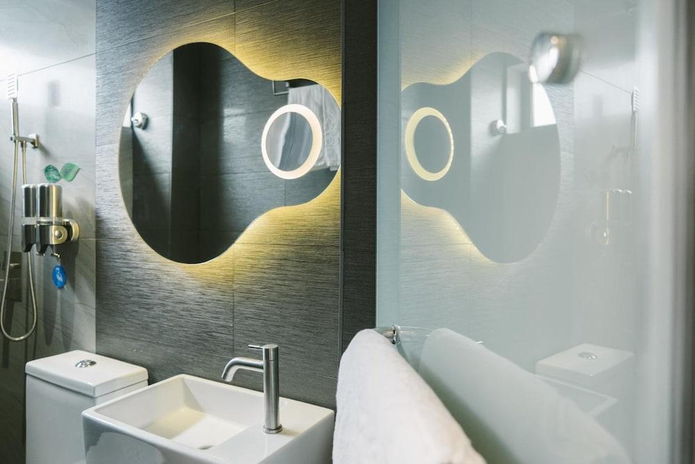 A&R Boutique Hotel - Tap to explore photos